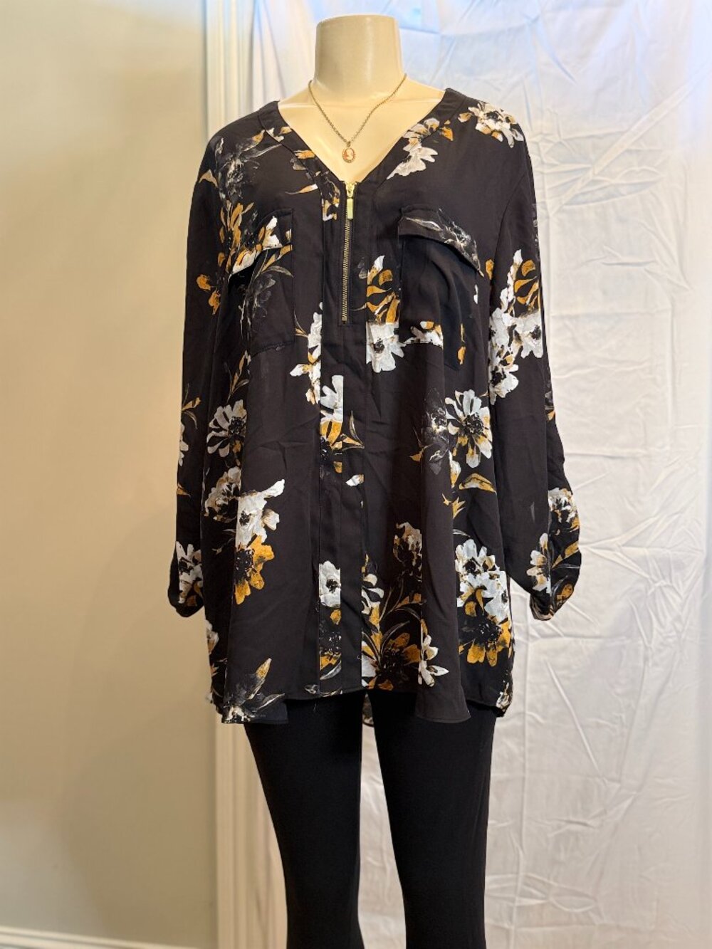 Maurices Black Floral Hi/Lo Blouse Women's 18/20. Like New!